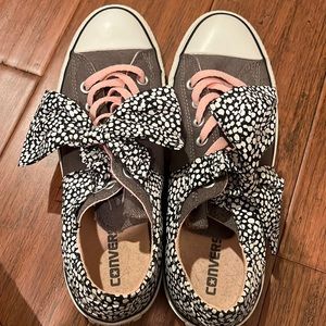 Women’s converse size 9